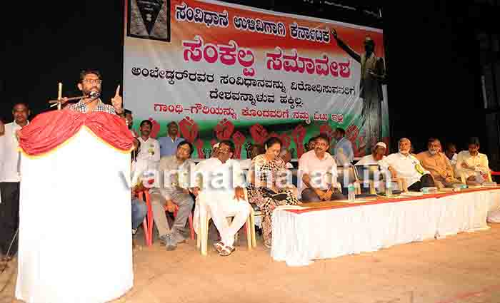 ಕರ್ನಾಟಕ ಚುನಾವಣೆಯಲ್ಲಿ ಕೋಮುವಾದಿಗಳನ್ನು ಸೋಲಿಸಬೇಕು : ಜಿಗ್ನೇಶ್ ಮೇವಾನಿ